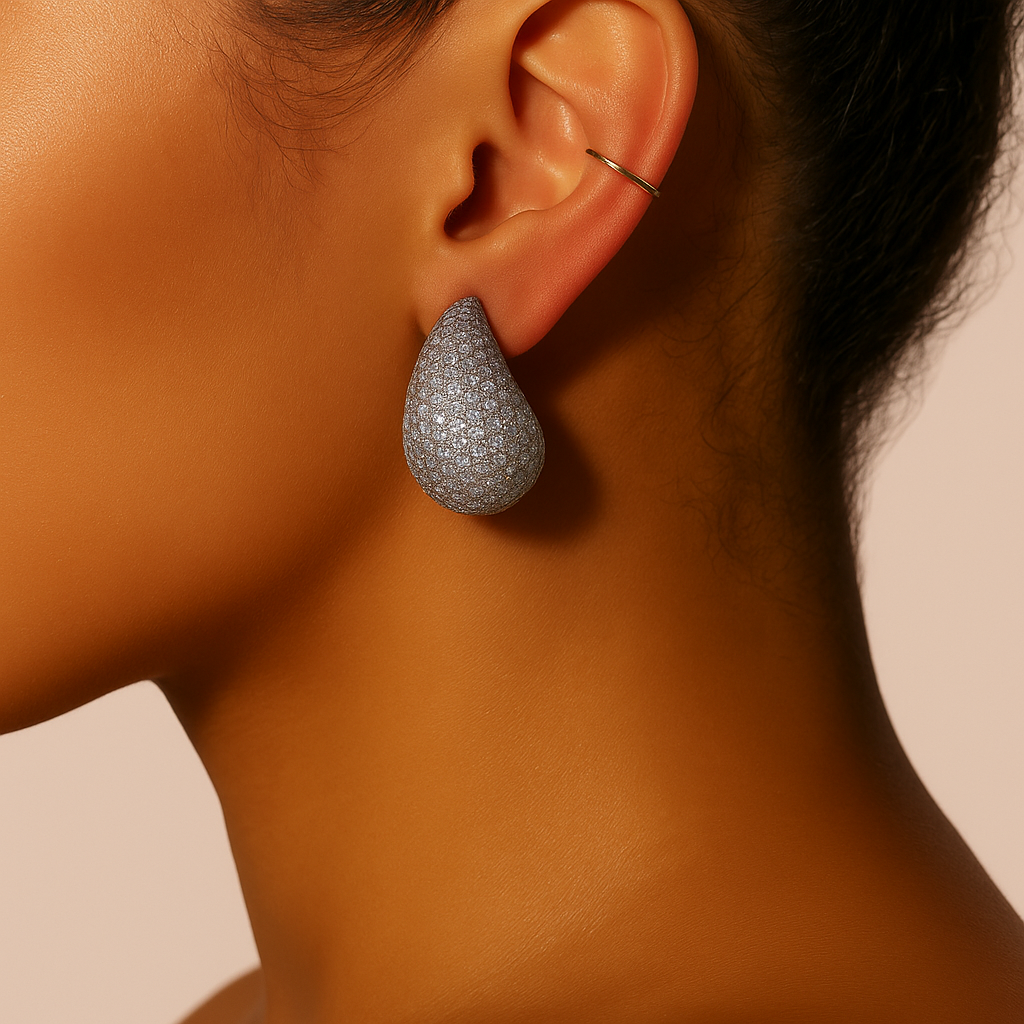 ELLA Silberne Wassertropfen-Ohrringe