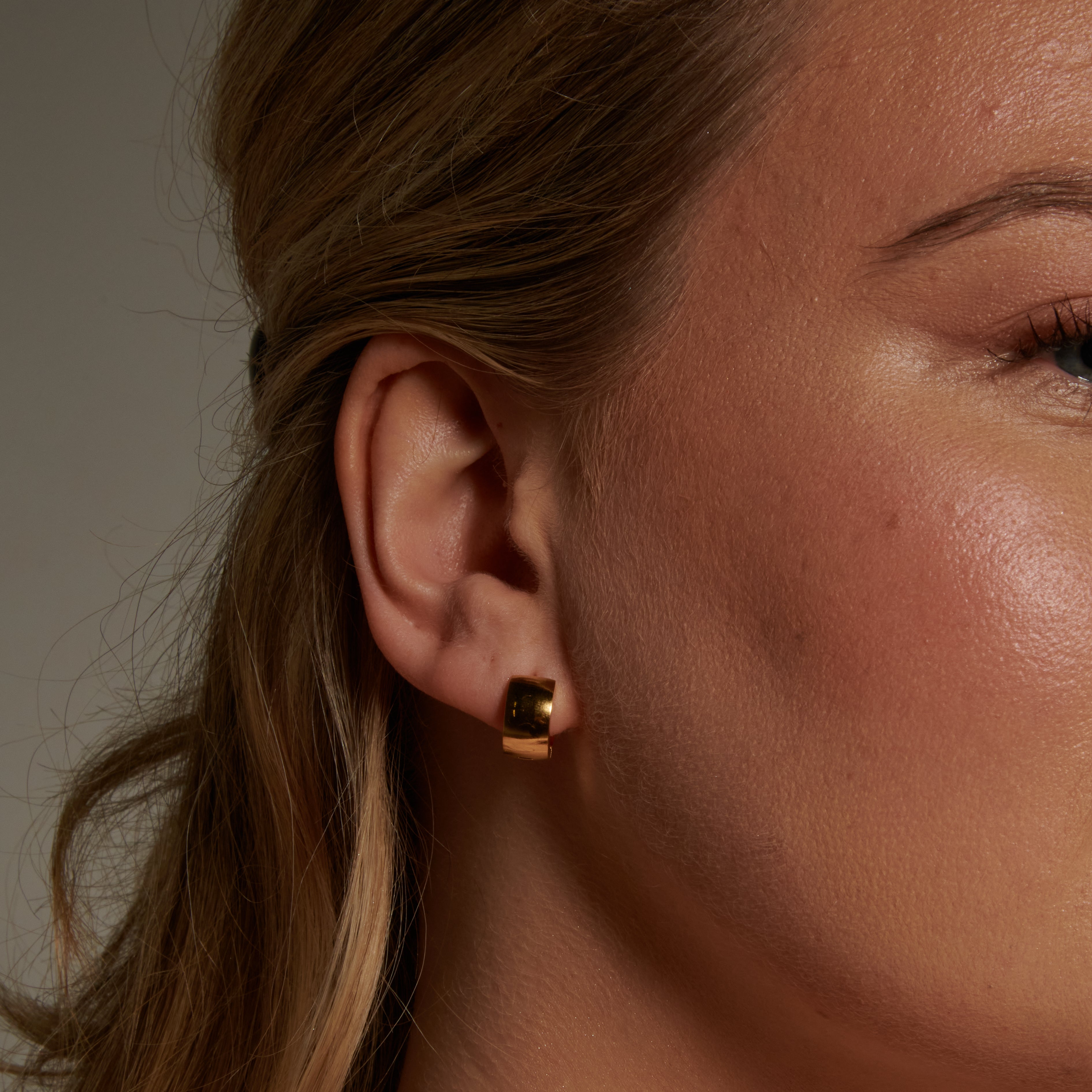 LIVIA Golden Mini Hoops