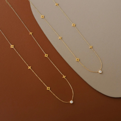 CARRIE Golden Clover Necklace